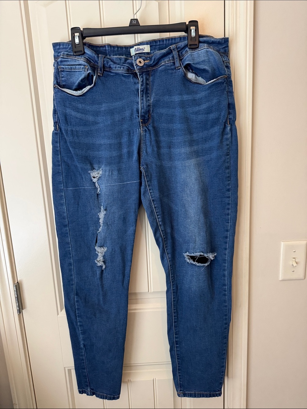 Distressed Dark Blue Boyfriend Jeans by California Vintage